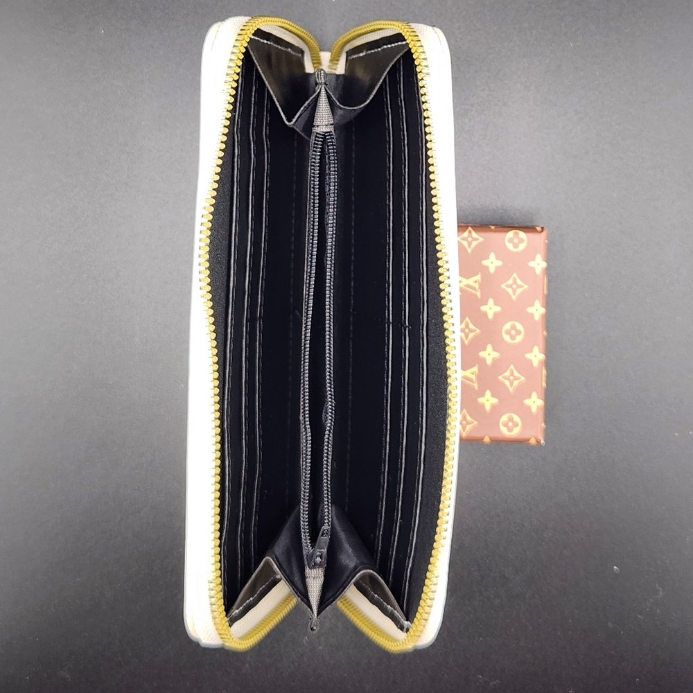 Labubu Large Wallet - Picture 2 of 2